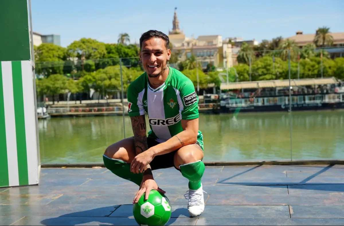 Antony tough Manchester United spell before Betis return
